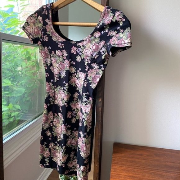 Aritzia Talula Floral Bodycon Mini Dress - Picture 2 of 7